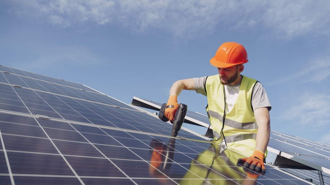 ten-benefits-of-choosing-solar-panels-to-power-your-central-heating