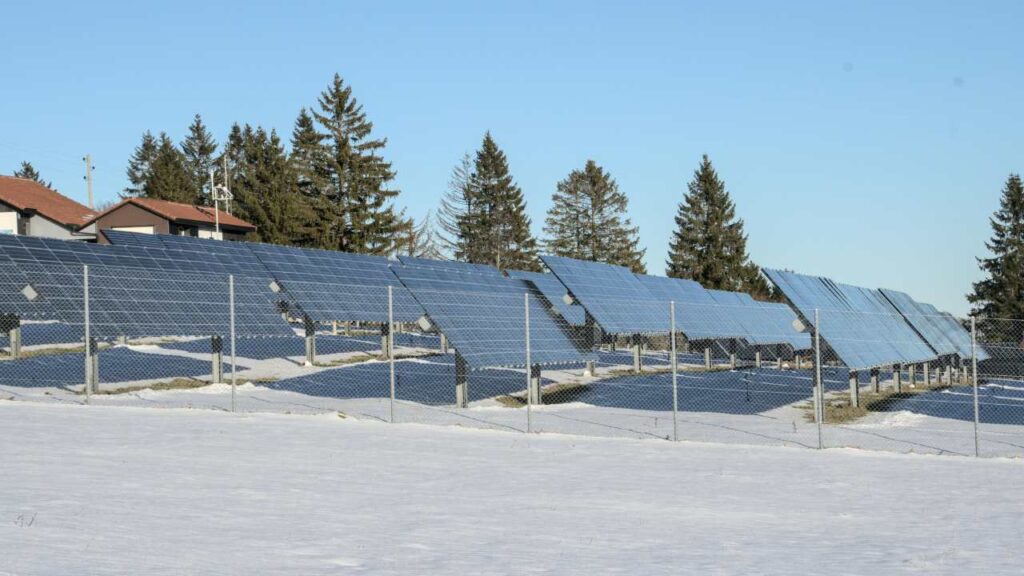 How to Maintain Your Solar Panels for Maximum Efficiency? 2 seasonal care of solar panels for maximum efficiency